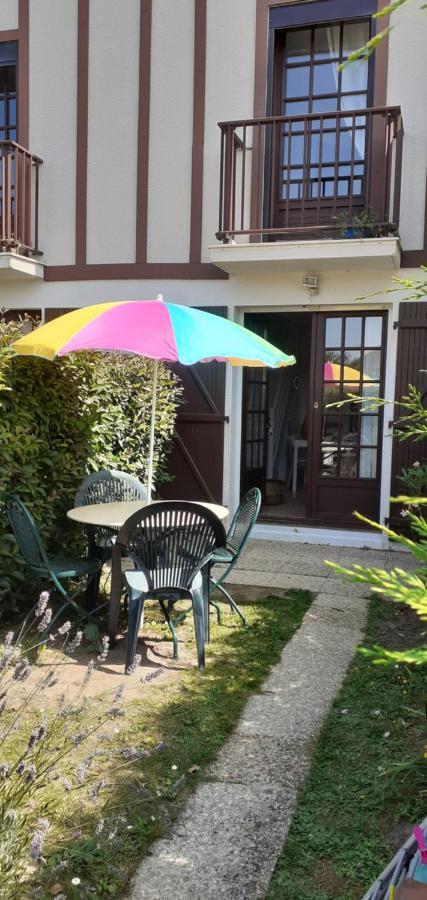 Triplex Avec Jardinet - Wifi - A 400M De La Plage Courseulles-sur-Mer Exterior foto